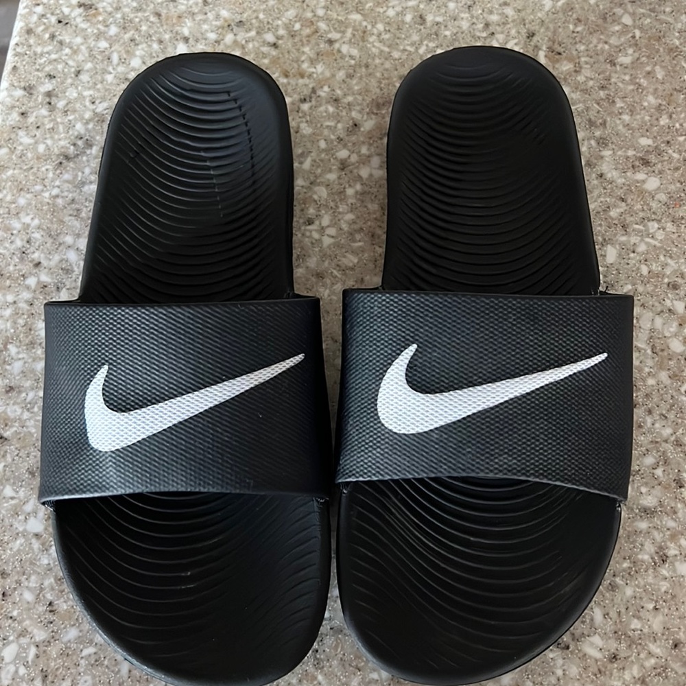 Nike slides size 9